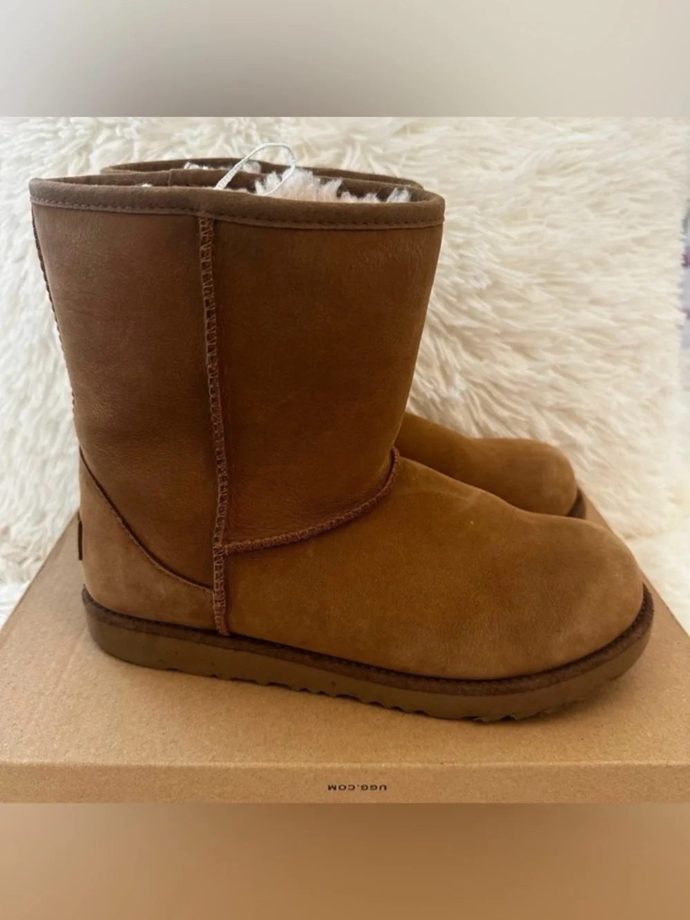 UGG Classic Short II Boots Chestnut Sheepskin Suede Women’s Size 5 Cozy Winter